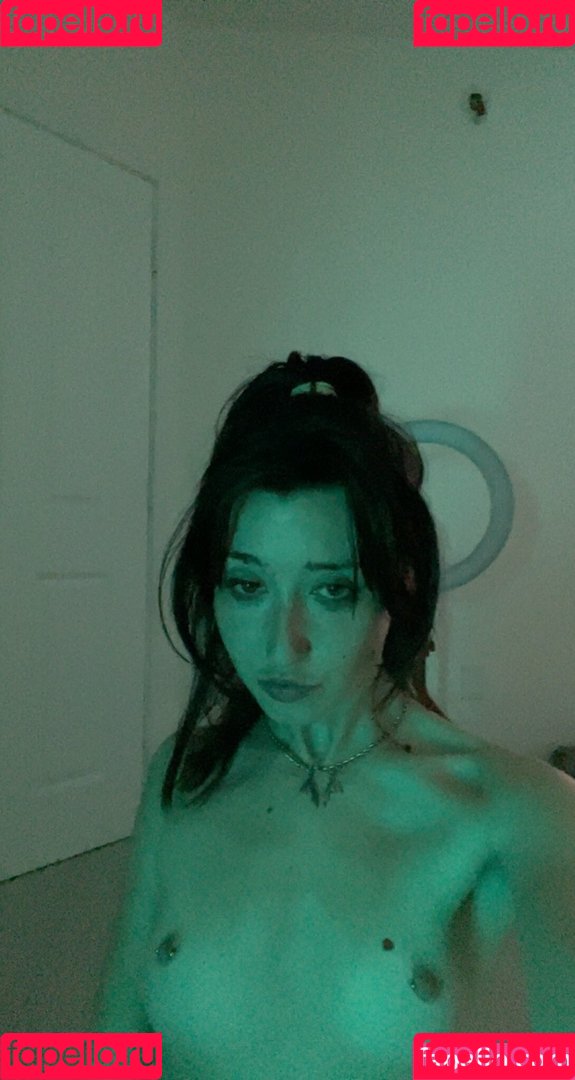 Anne Frank Onlyfans Photo Gallery 