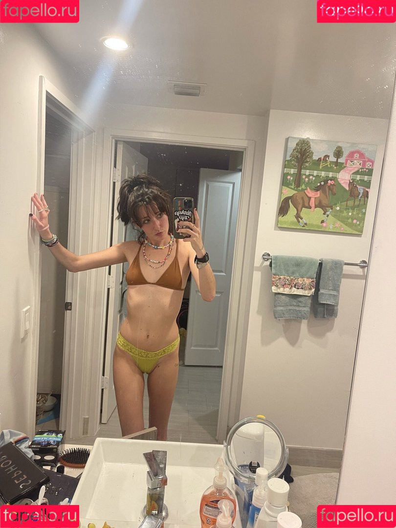 Anne Frank Onlyfans Photo Gallery 