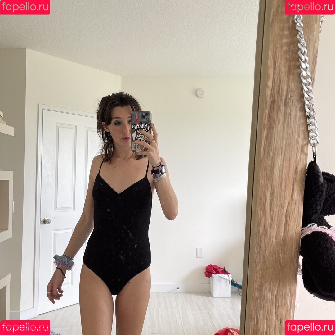 Anne Frank Onlyfans Photo Gallery 