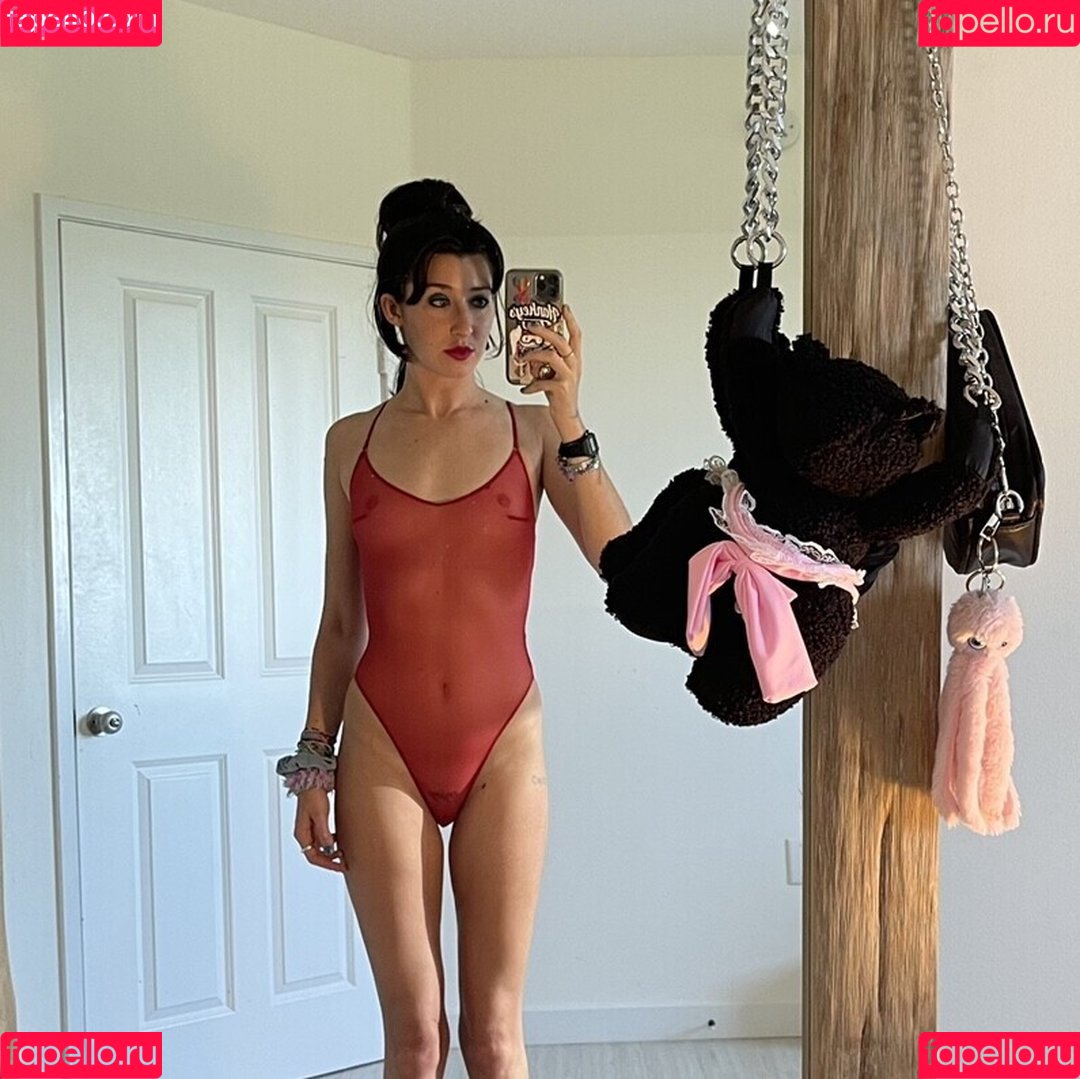 Anne Frank Onlyfans Photo Gallery 