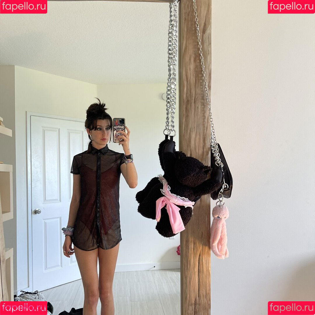 Anne Frank Onlyfans Photo Gallery 