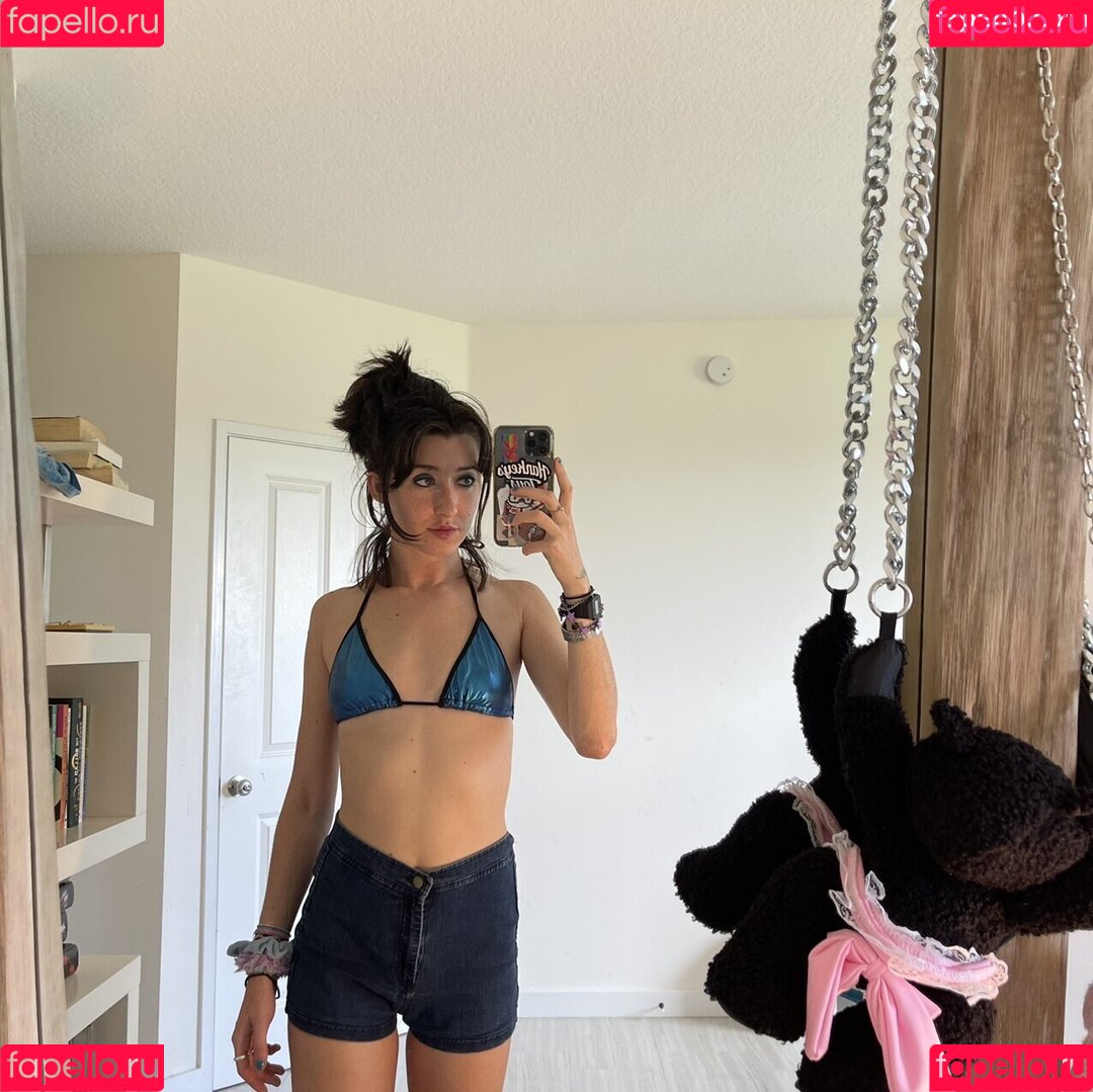 Anne Frank Onlyfans Photo Gallery 