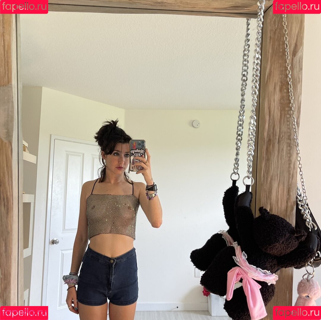 Anne Frank Onlyfans Photo Gallery 