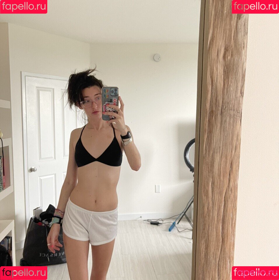 Anne Frank Onlyfans Photo Gallery 