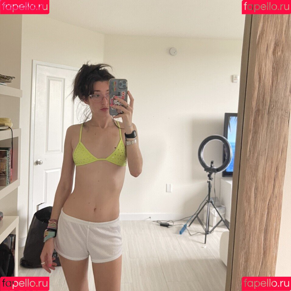 Anne Frank Onlyfans Photo Gallery 