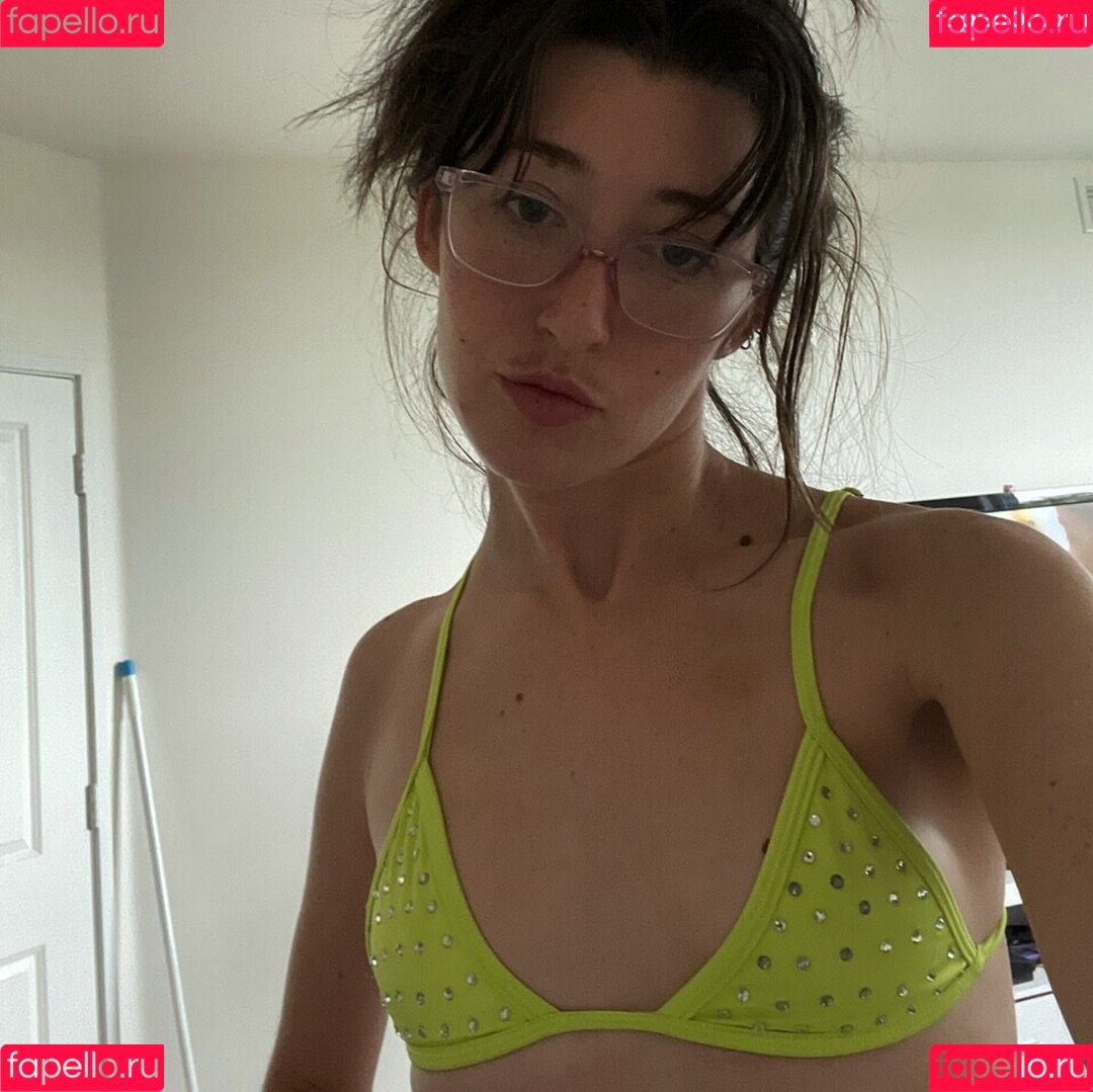 Anne Frank Onlyfans Photo Gallery 