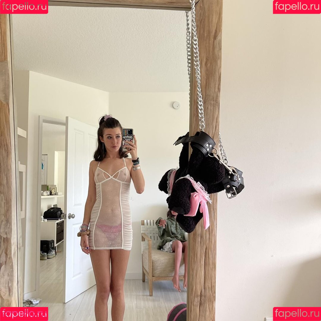 Anne Frank Onlyfans Photo Gallery 