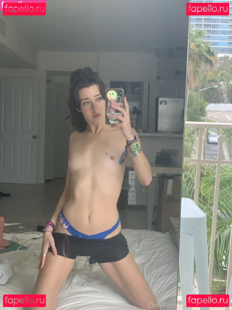 Anne Frank Onlyfans Photo Gallery 