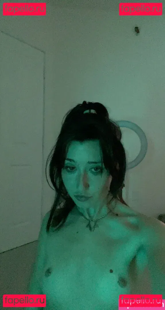 Anne Frank Onlyfans Photo Gallery 