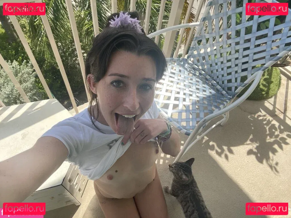 Anne Frank Onlyfans Photo Gallery 