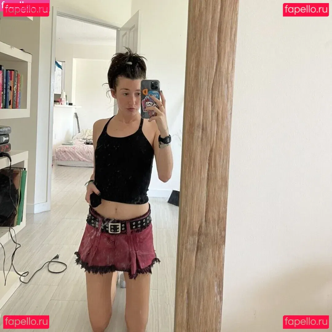 Anne Frank Onlyfans Photo Gallery 