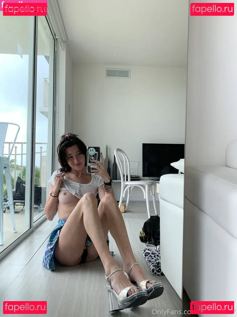 Anne Frank Onlyfans Photo Gallery 