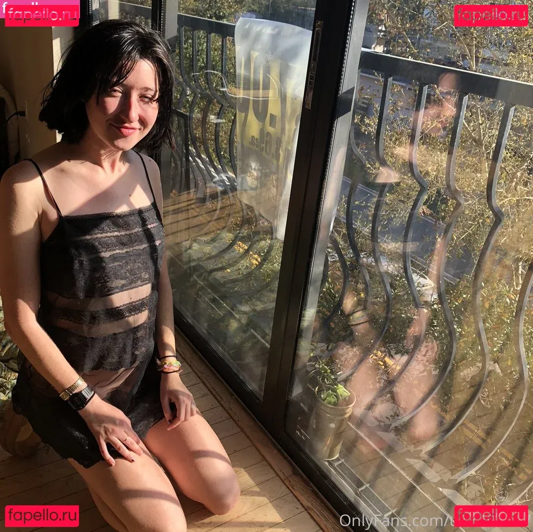 Anne Frank Onlyfans Photo Gallery 