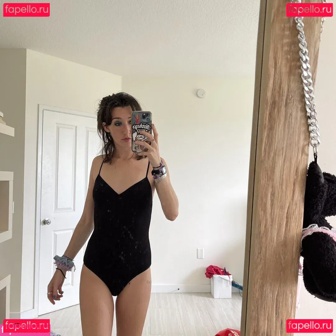 Anne Frank Onlyfans Photo Gallery 