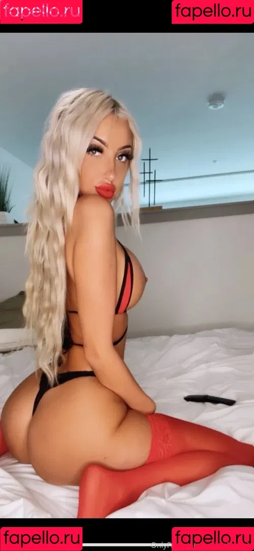 Barista Kimmie Onlyfans Photo Gallery 
