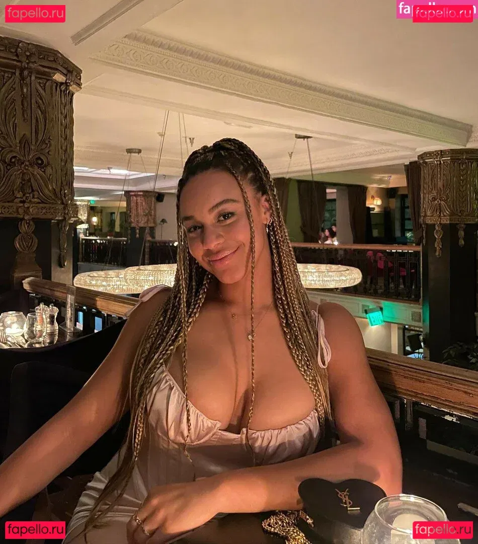 Noa Saez Onlyfans Photo Gallery 