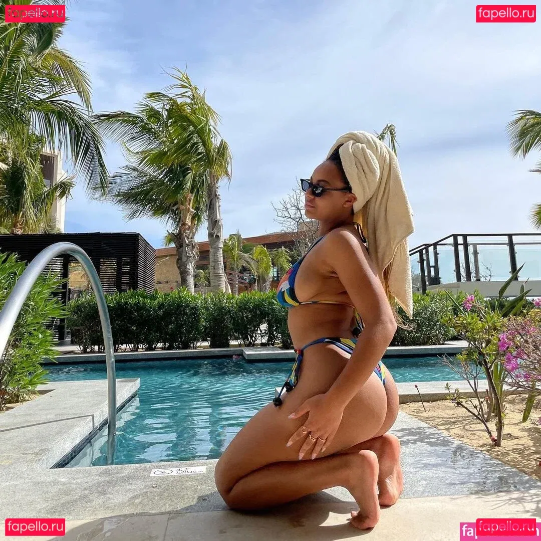 Noa Saez Onlyfans Photo Gallery 