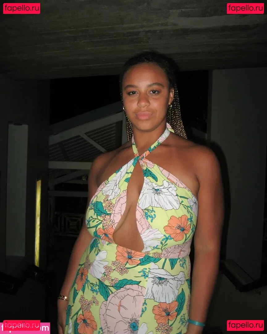 Noa Saez Onlyfans Photo Gallery 