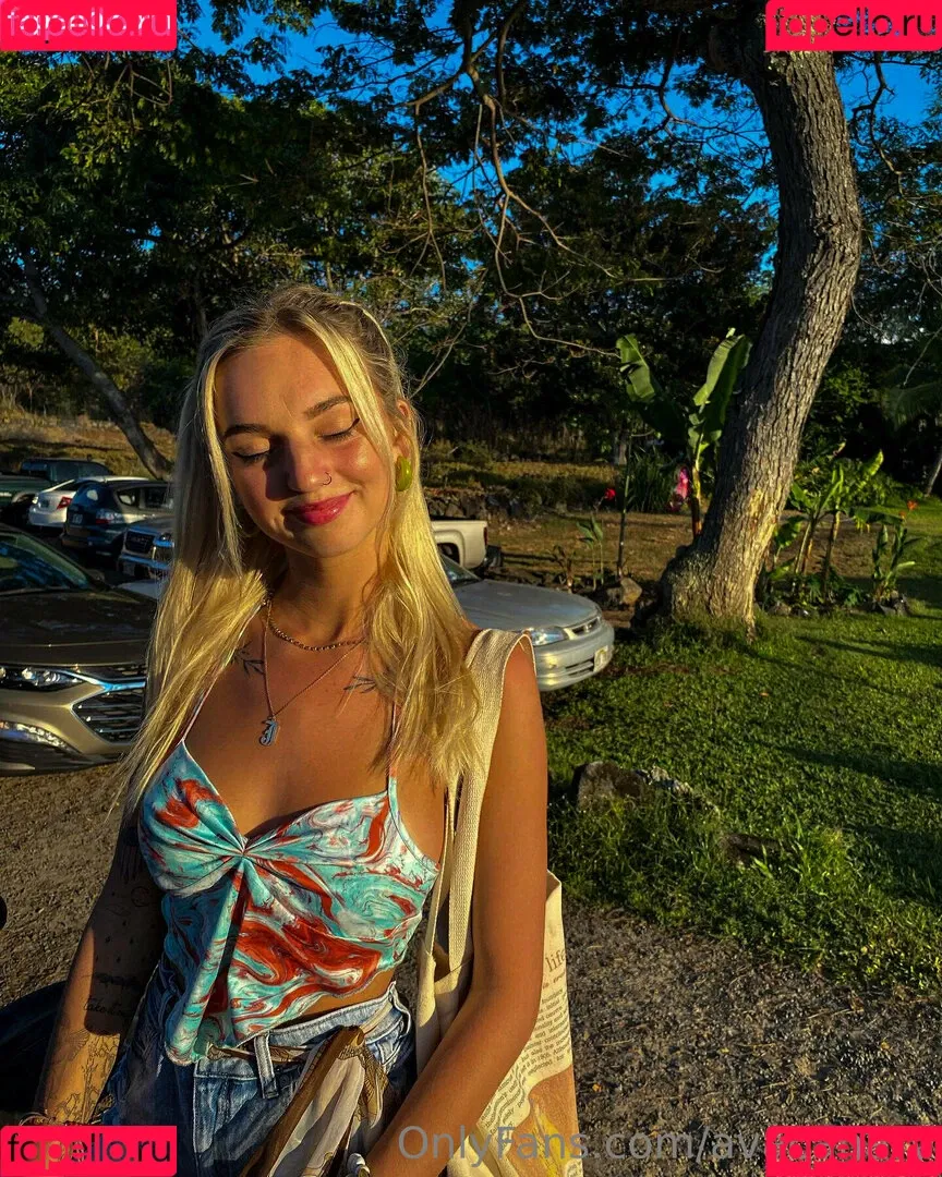 avacanary Onlyfans Photo Gallery 