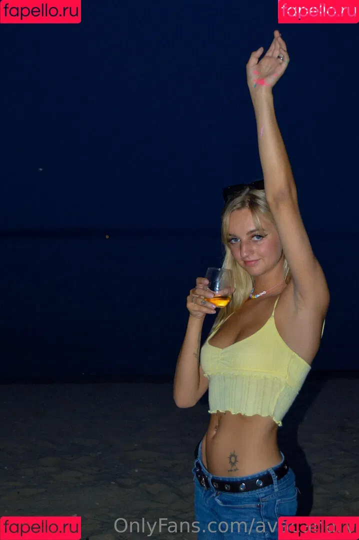 avacanary Onlyfans Photo Gallery 