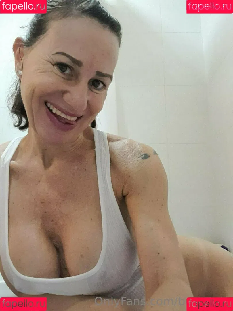 bustylola Onlyfans Photo Gallery 