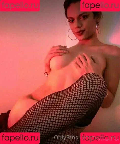 bustylola Onlyfans Photo Gallery 