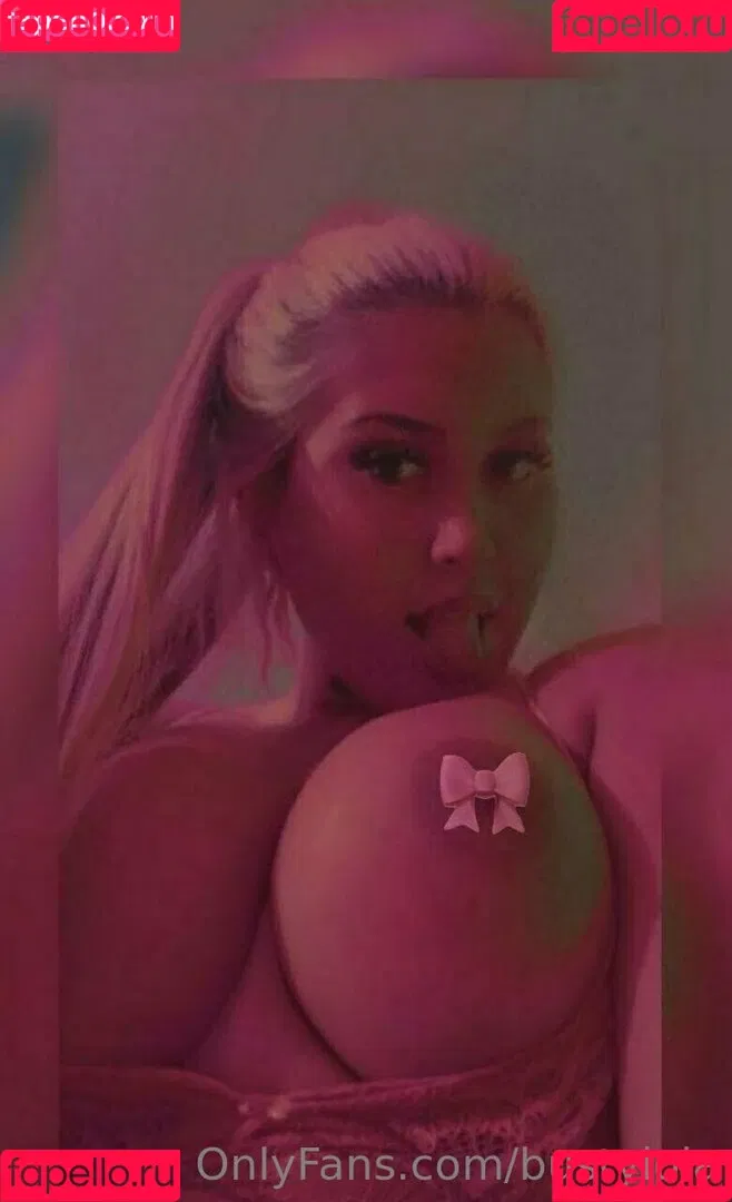 bustylola Onlyfans Photo Gallery 