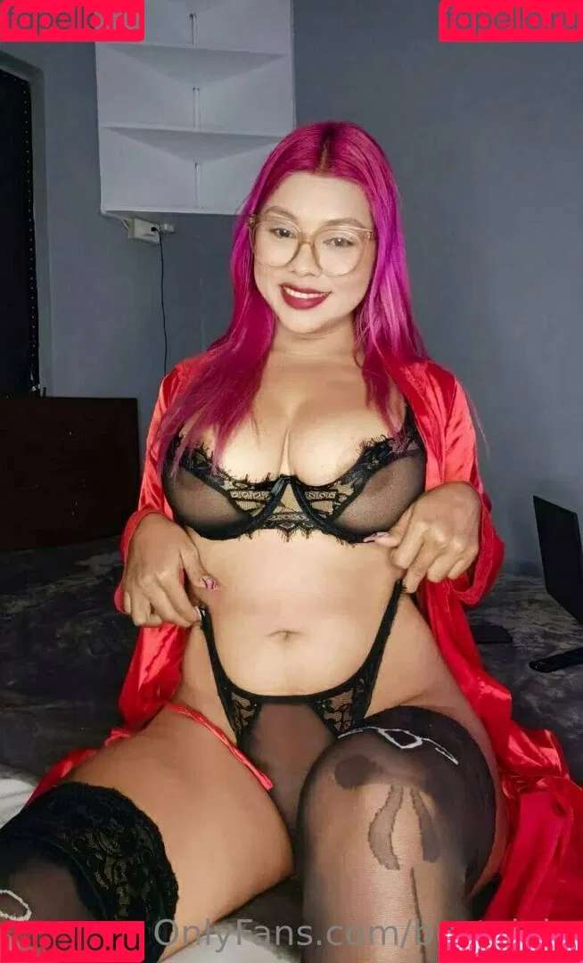 bustylola Onlyfans Photo Gallery 
