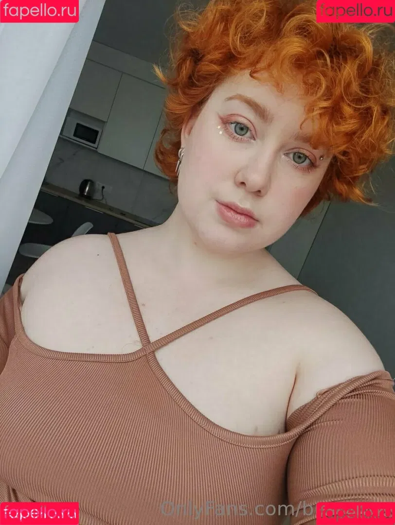 bustylola Onlyfans Photo Gallery 