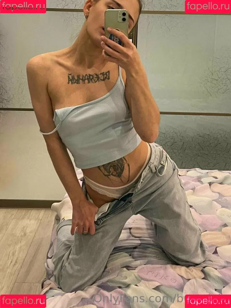 bustylola Onlyfans Photo Gallery 