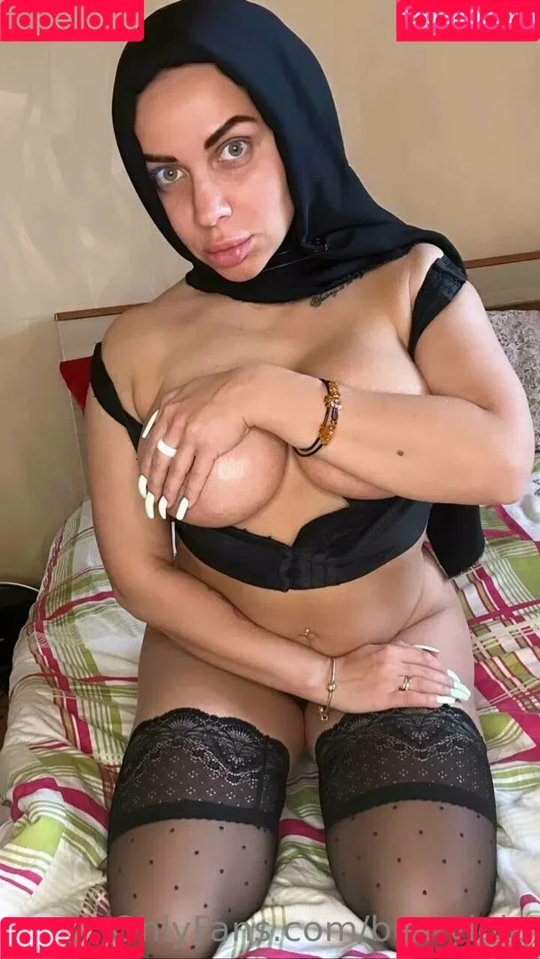 bustylola Onlyfans Photo Gallery 