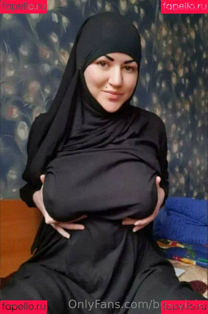 bustylola Onlyfans Photo Gallery 