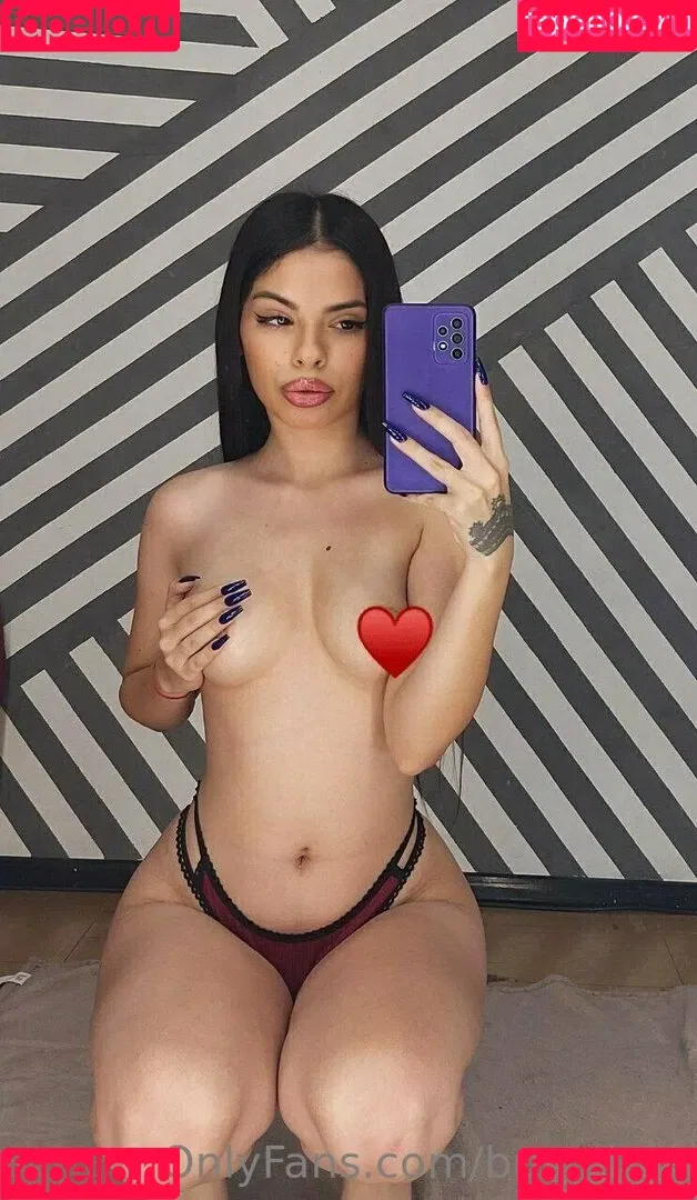 bustylola Onlyfans Photo Gallery 