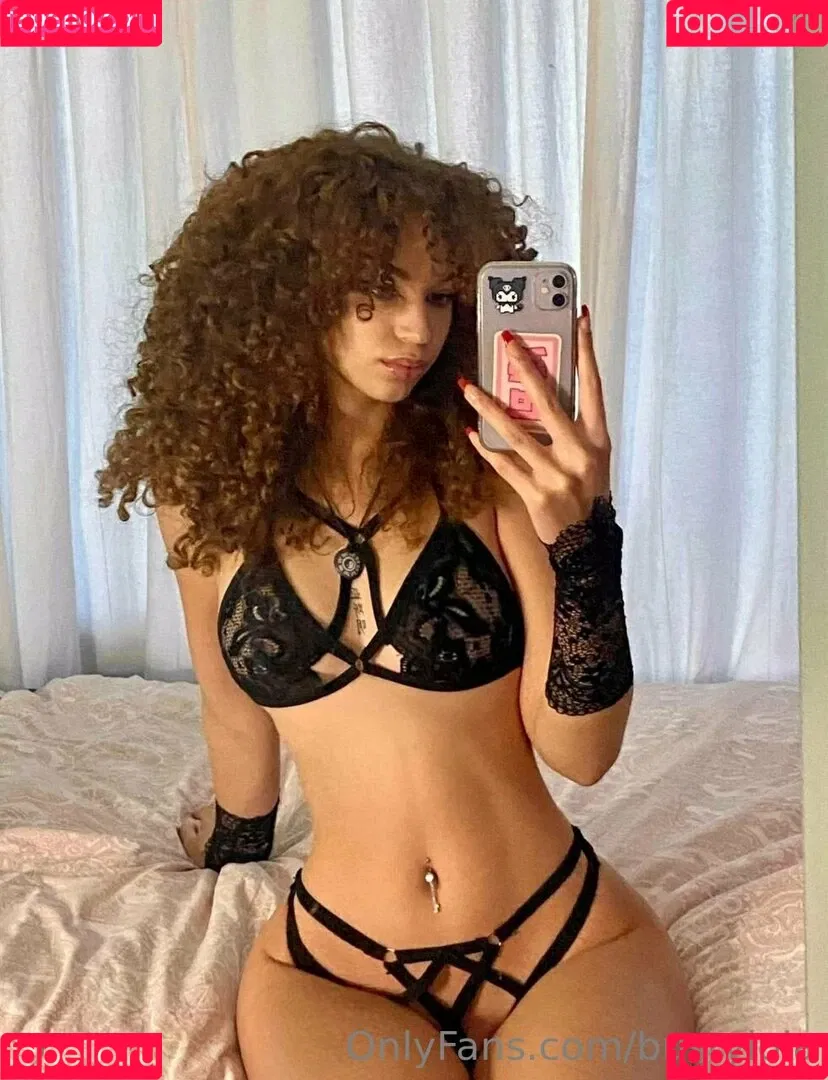 bustylola Onlyfans Photo Gallery 