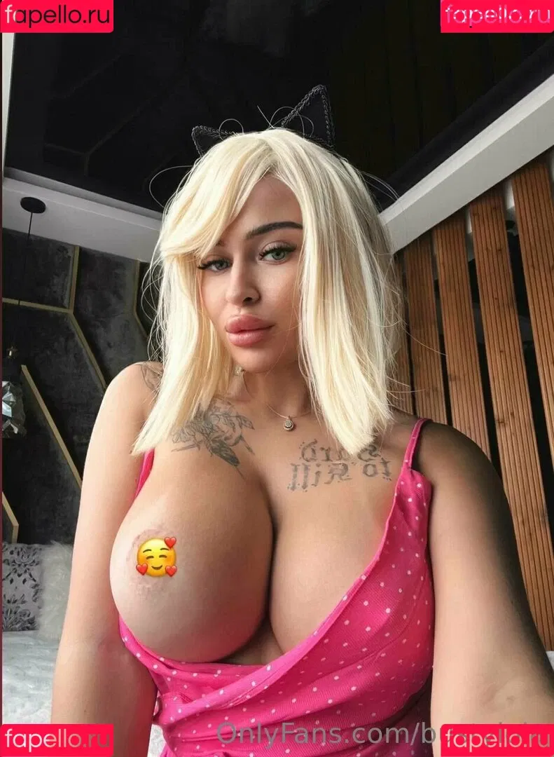 bustylola Onlyfans Photo Gallery 