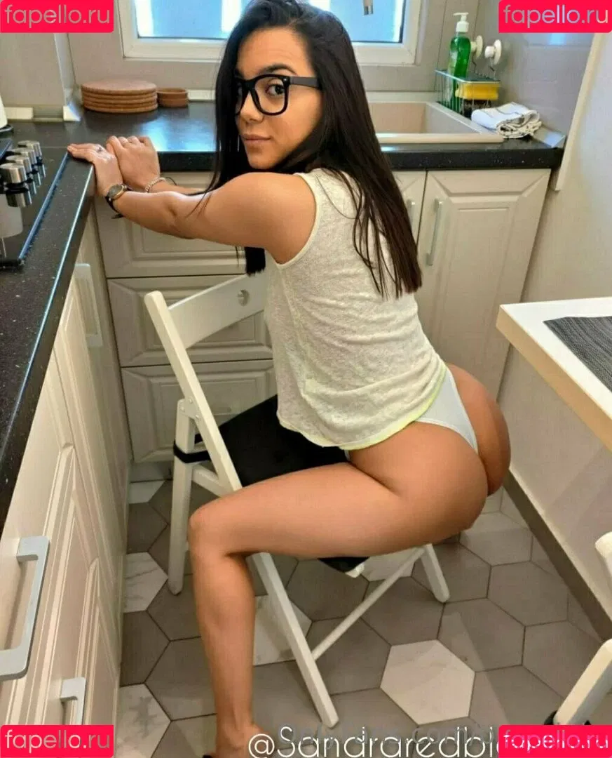 bustylola Onlyfans Photo Gallery 