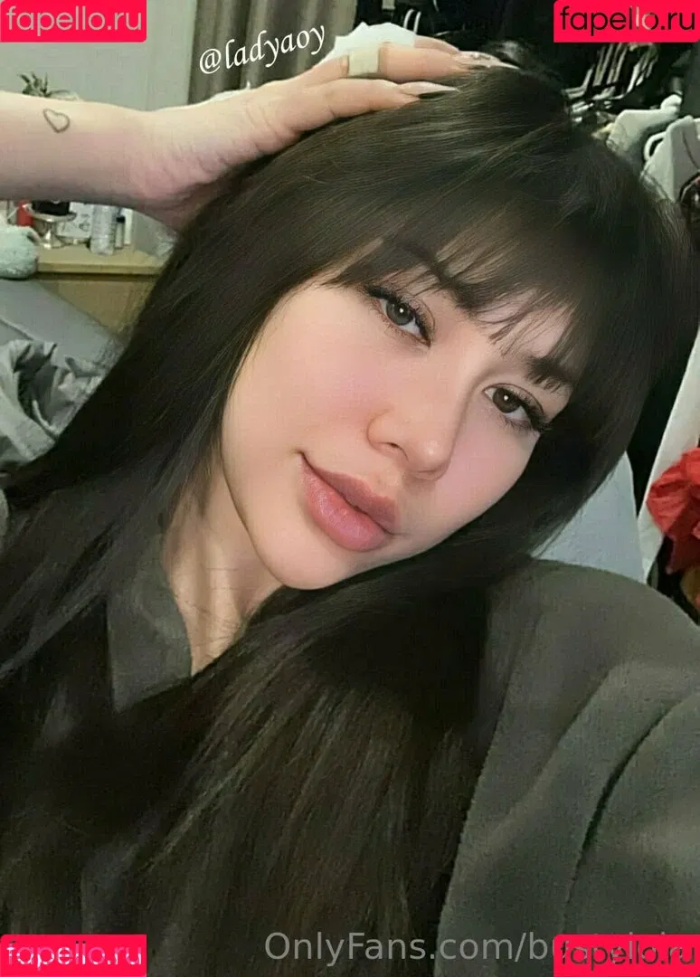 bustylola Onlyfans Photo Gallery 