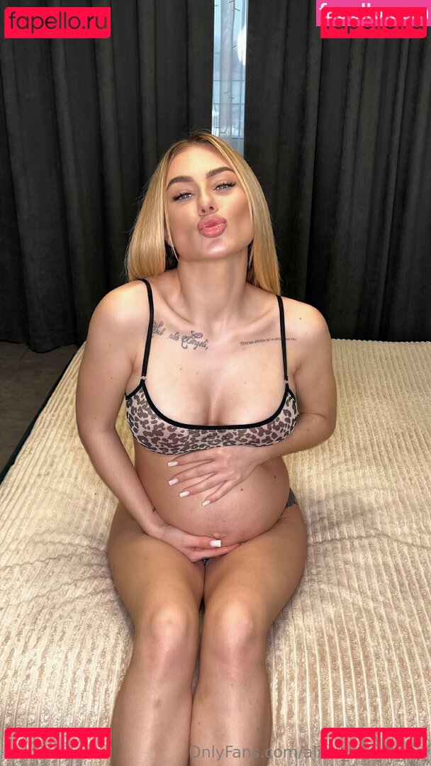 emilie_teyral Nude Onlyfans Photo 7