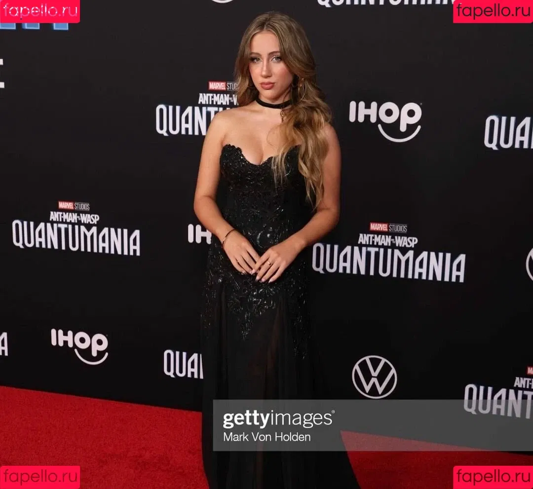 Ava Kolker Onlyfans Photo Gallery 