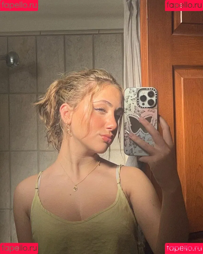Ava Kolker Onlyfans Photo Gallery 