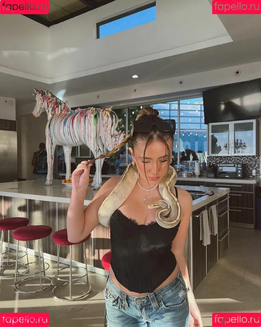 Ava Kolker Onlyfans Photo Gallery 