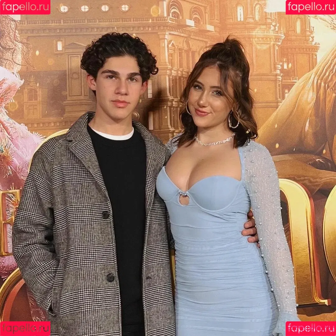 Ava Kolker Onlyfans Photo Gallery 