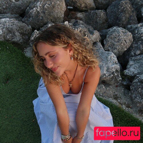 Ava Kolker Onlyfans Photo Gallery 