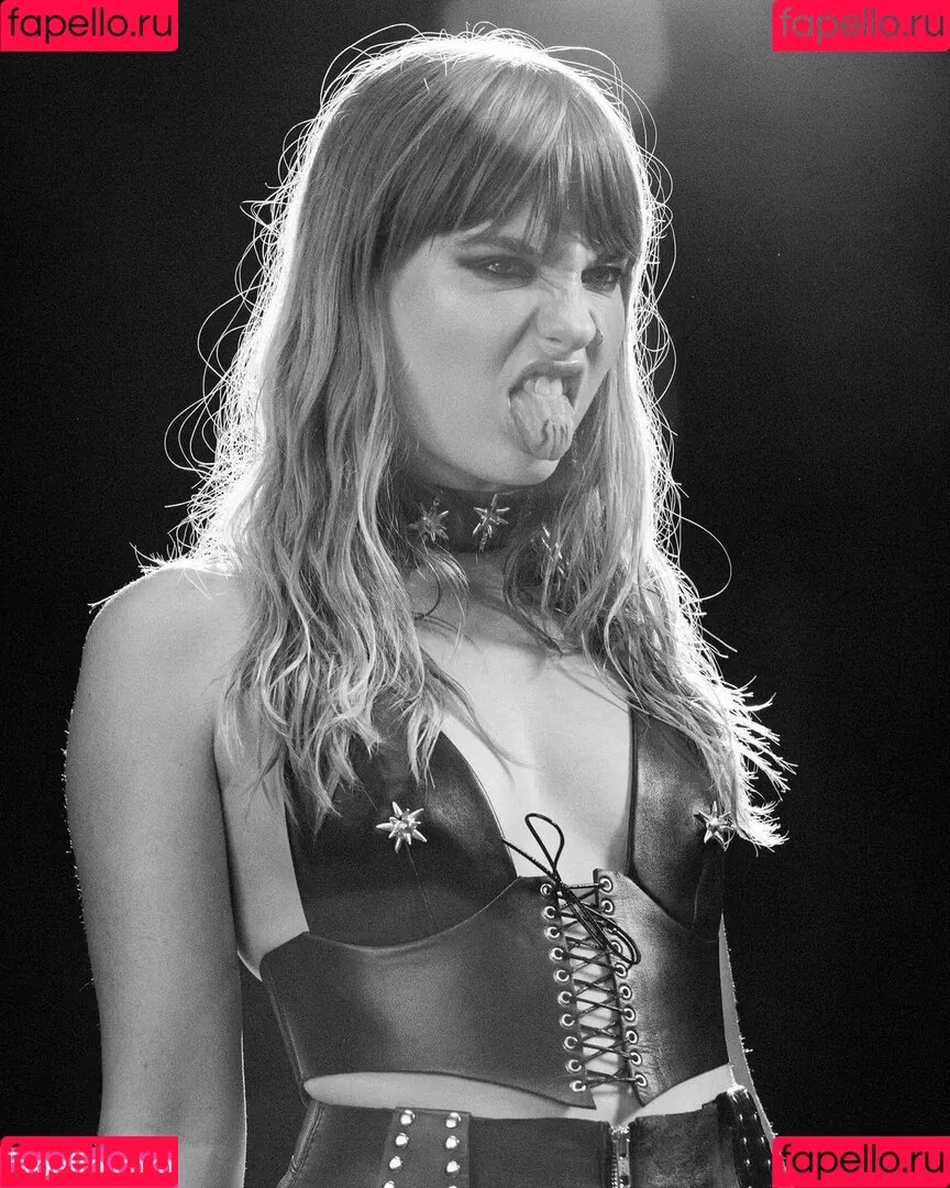 Victoria De Angelis Onlyfans Photo Gallery 