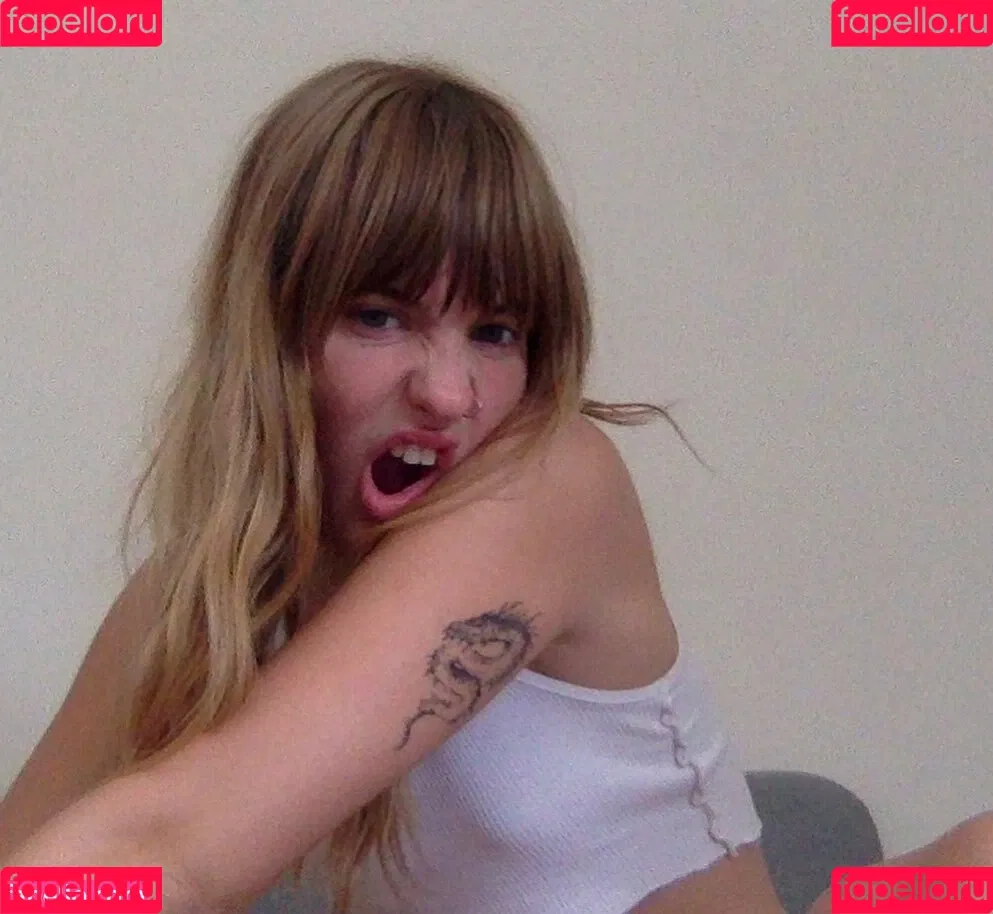 Victoria De Angelis Onlyfans Photo Gallery 