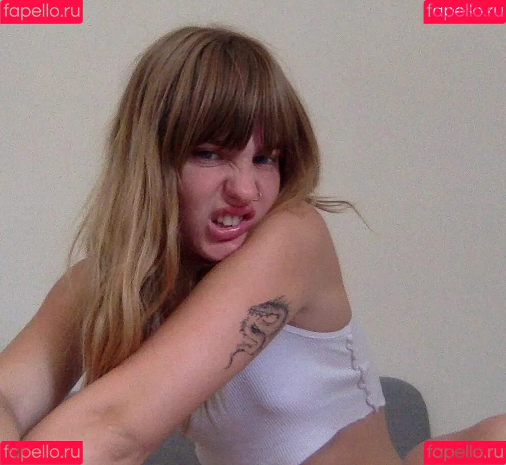 Victoria De Angelis Onlyfans Photo Gallery 