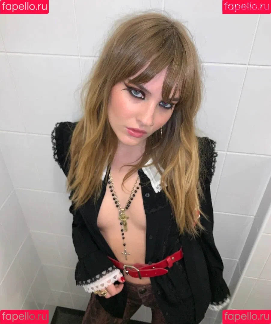 Victoria De Angelis Onlyfans Photo Gallery 