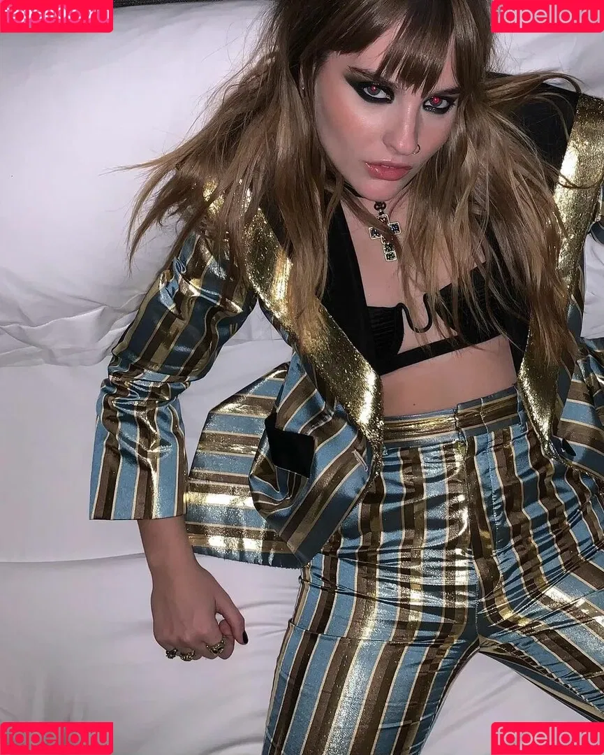 Victoria De Angelis Onlyfans Photo Gallery 