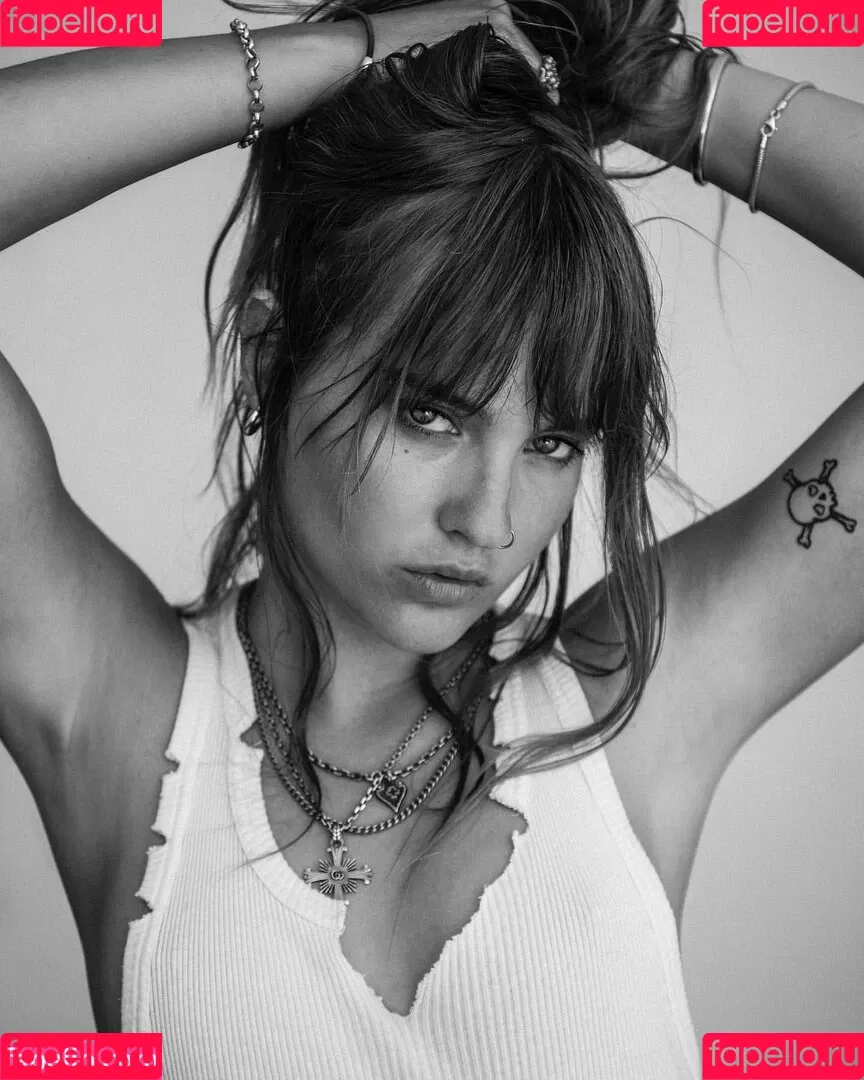 Victoria De Angelis Onlyfans Photo Gallery 