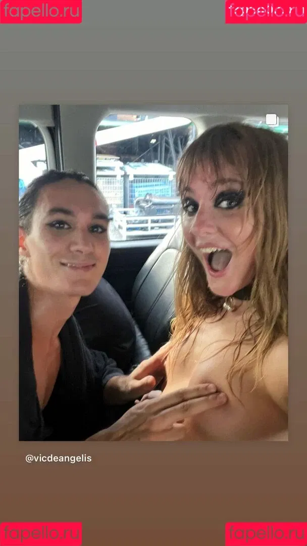Victoria De Angelis Onlyfans Photo Gallery 